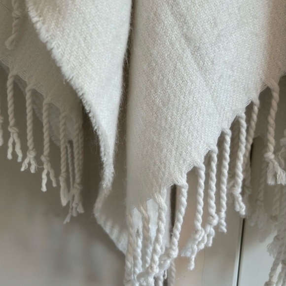 Abercrombie & Fitch Poncho Cape - Picture 4 of 5